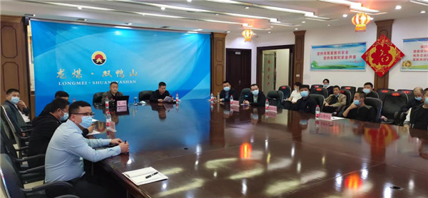 山東科技大學實用礦山壓力研究中心主任石永奎教授、郝建博士應(yīng)邀赴龍煤雙鴨山礦業(yè)集團進行技術(shù)交流