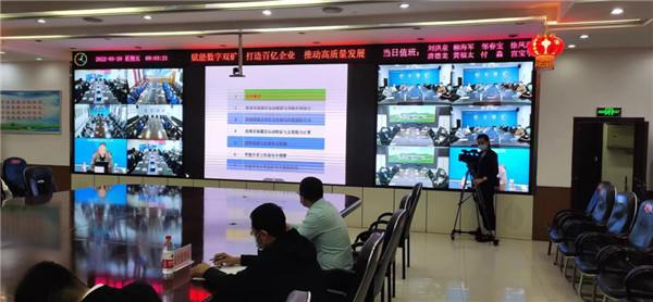 山東科技大學實用礦山壓力研究中心主任石永奎教授、郝建博士應(yīng)邀赴龍煤雙鴨山礦業(yè)集團進行技術(shù)交流